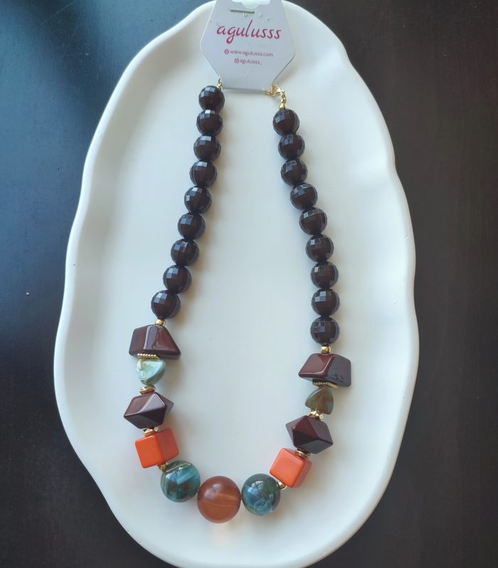 Turuncu Detaylı Kahverengi Kolye