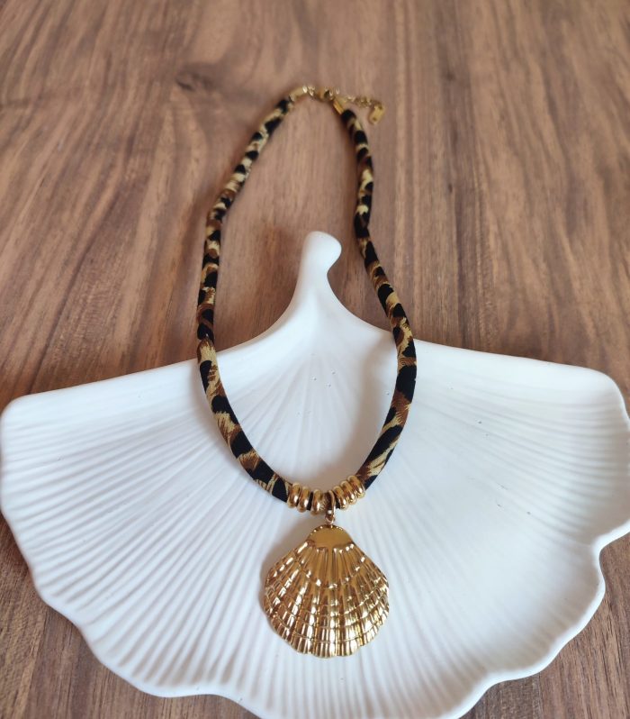 Çelik Midye Uçlu Kumaş İp Kolye