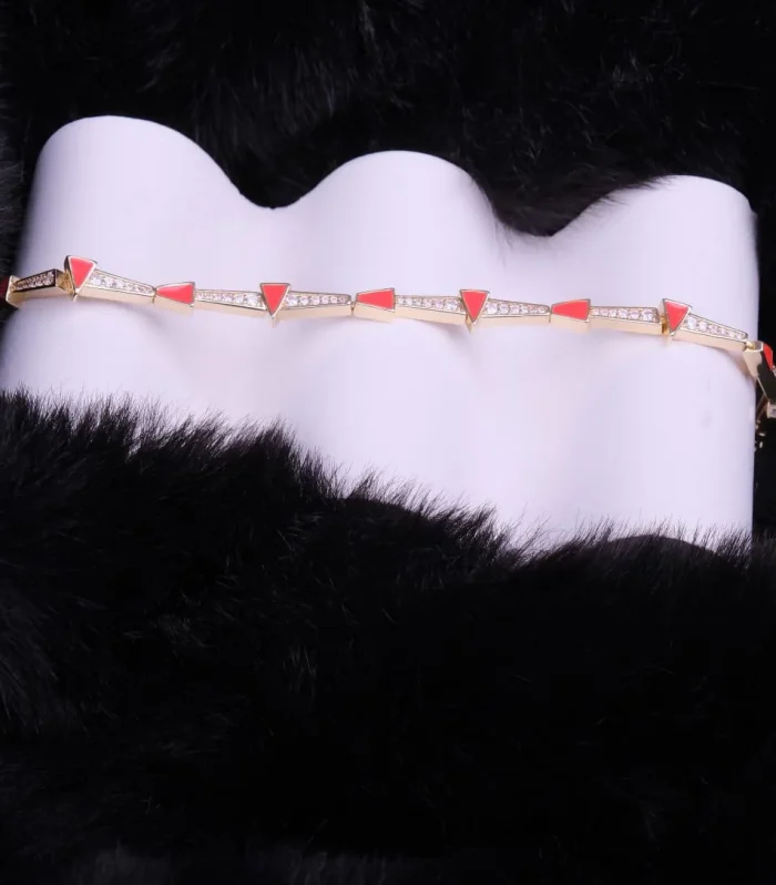 Üçgen Detaylı Zirkon Taşlı Bileklik